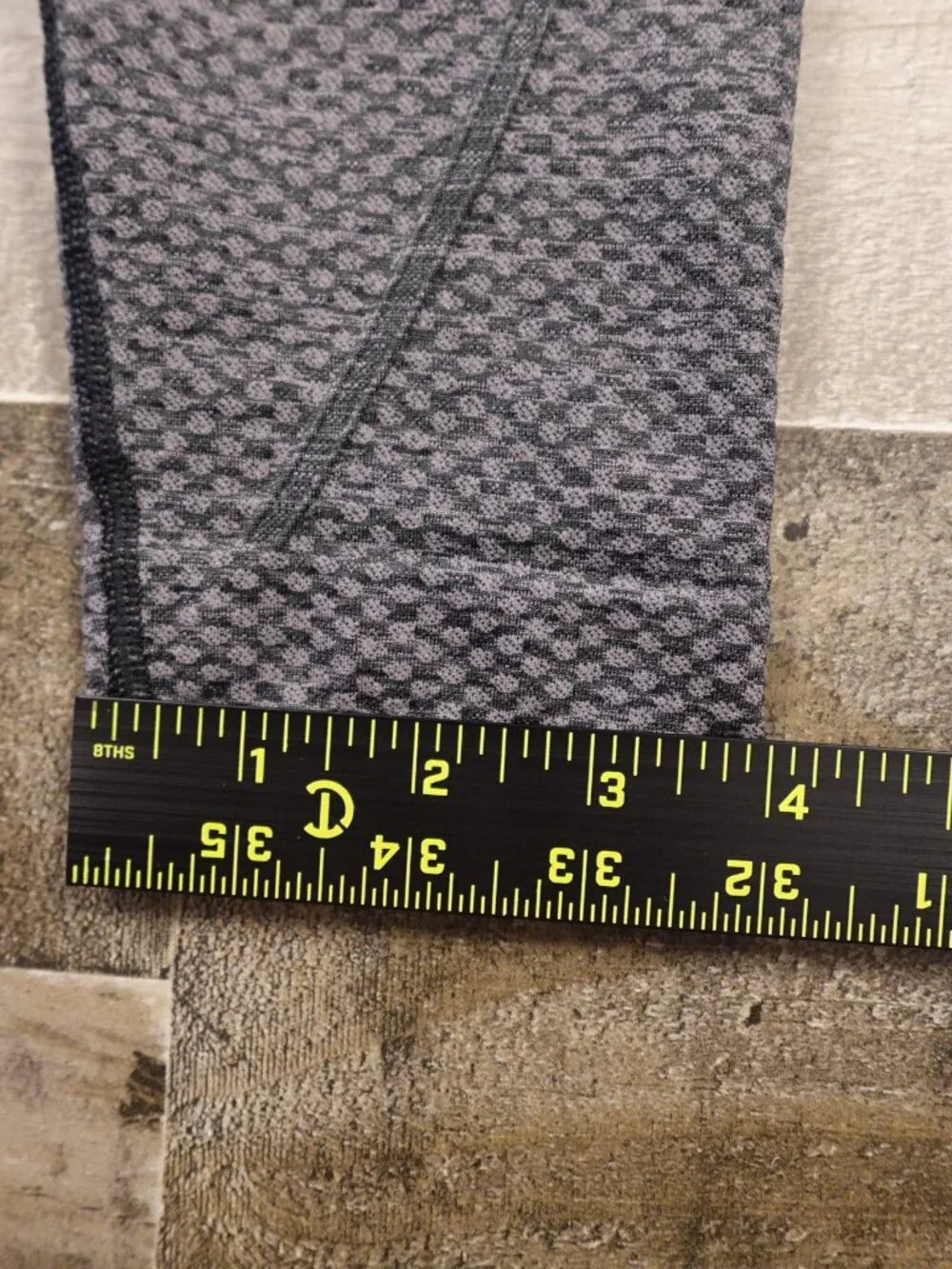 Lululemon Textured Leggings‎ Women’s Size 4 Gray Mid Rise Athletic 27